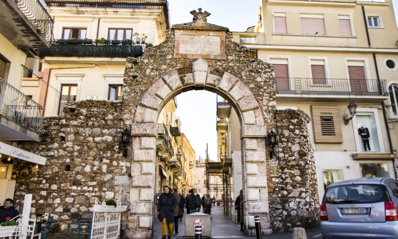 Porta Messina Corso Umberto Taormina Sicily